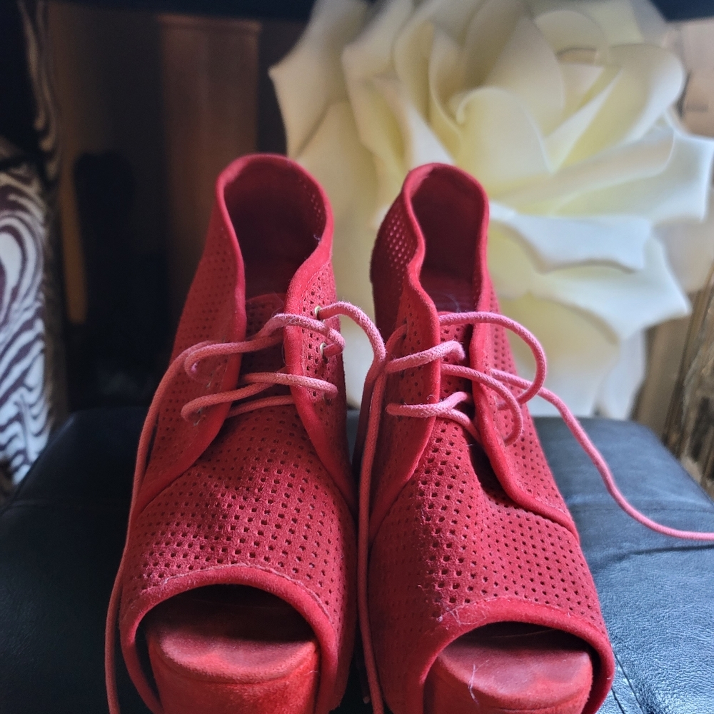 Platform suede shoes